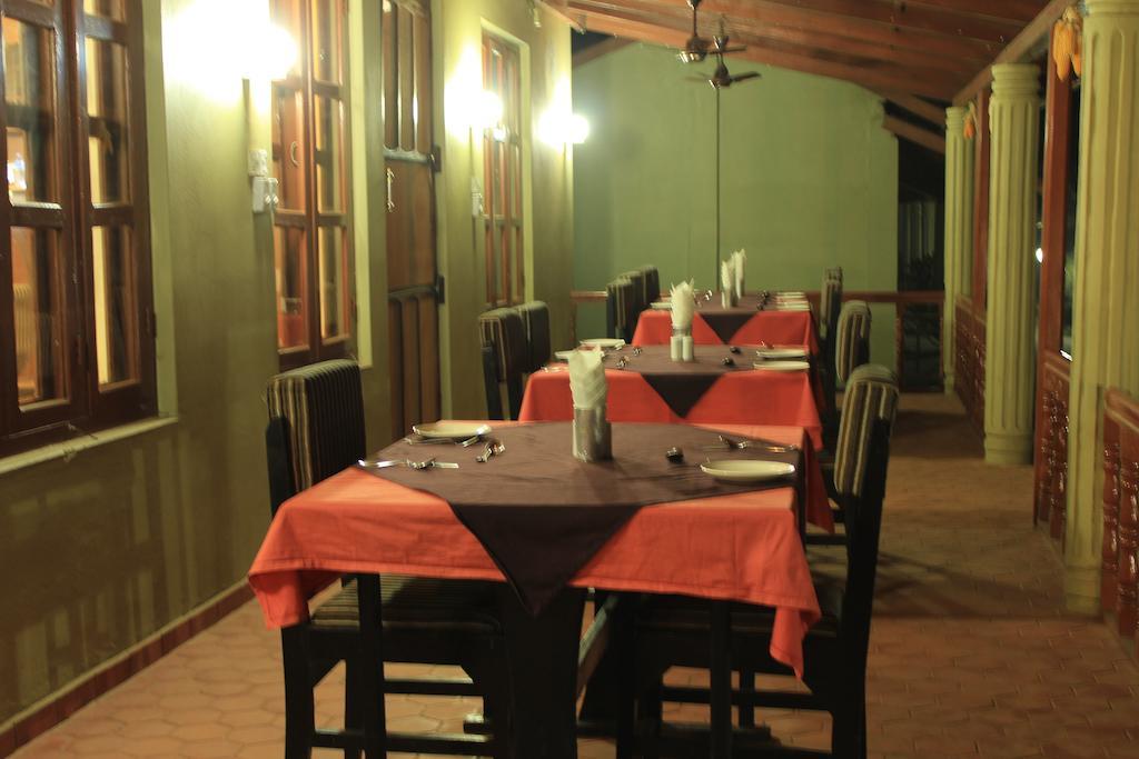 Unique Wild Resort Sauraha Zewnętrze zdjęcie